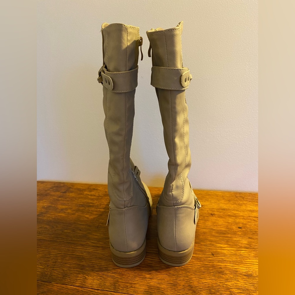 Tan Boots - Picture 4 of 5
